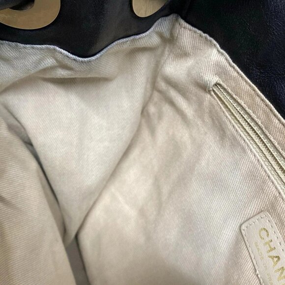 Auth CHANEL Camellia Black White Lambskin Tote Bag - Picture 15 of 16